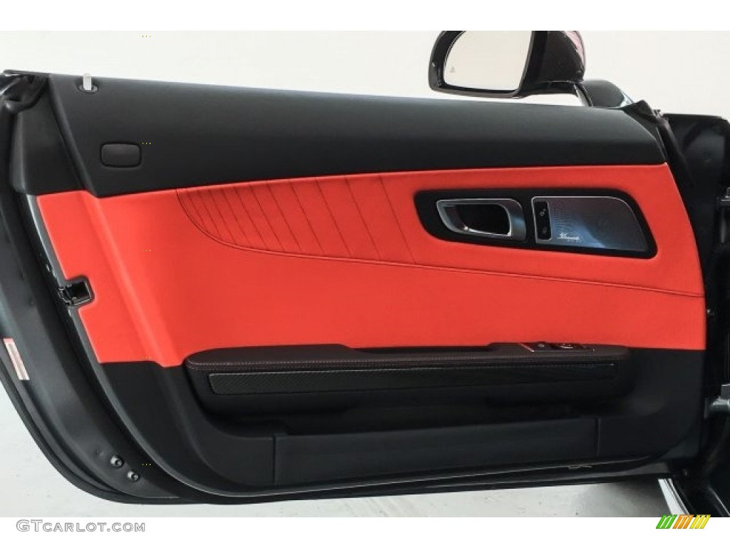 2018 Mercedes-Benz AMG GT C Roadster Red Pepper/Black Door Panel Photo #126197000