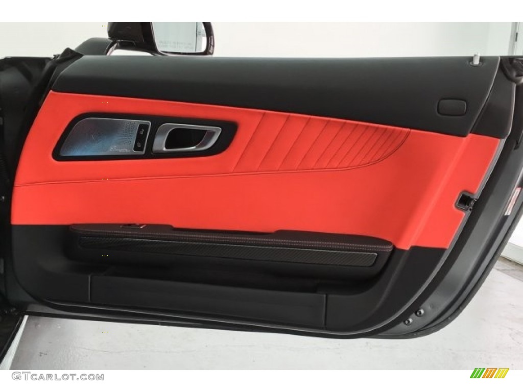 2018 Mercedes-Benz AMG GT C Roadster Red Pepper/Black Door Panel Photo #126197099