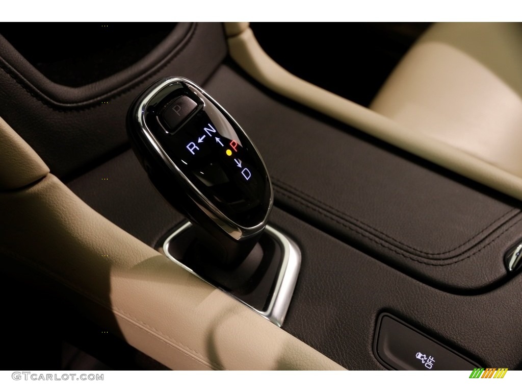 2017 XT5 Luxury - Silver Coast Metallic / Sahara Beige photo #13