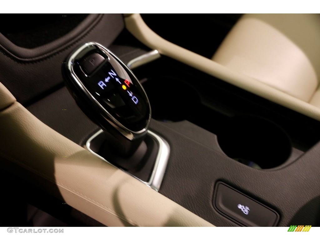 2017 XT5 Luxury - Silver Coast Metallic / Sahara Beige photo #14