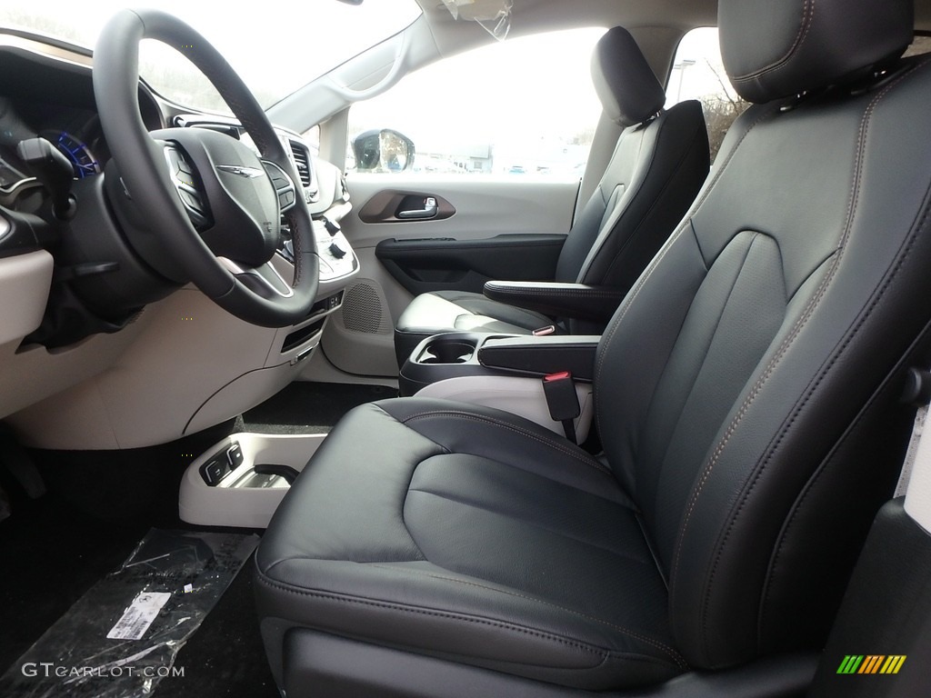 2018 Chrysler Pacifica Touring L Front Seat Photos