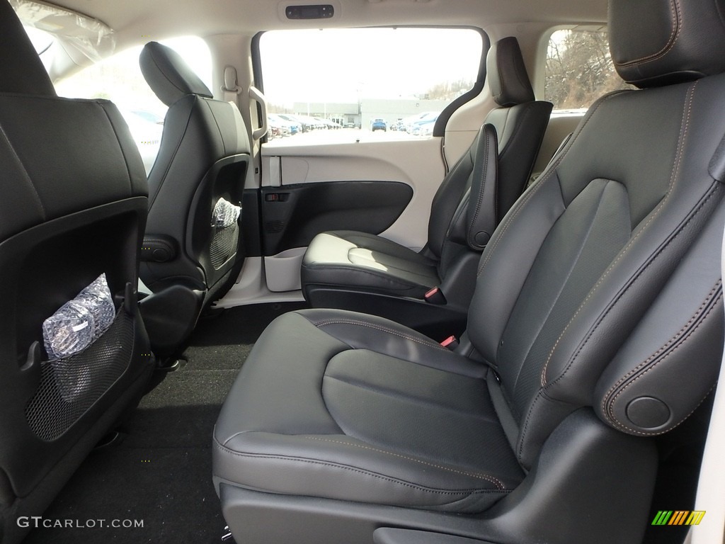 2018 Chrysler Pacifica Touring L Rear Seat Photo #126216847
