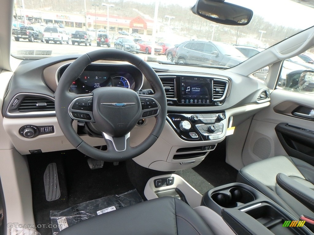 2018 Chrysler Pacifica Touring L Dashboard Photos