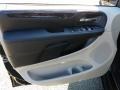 2018 Black Onyx Crystal Pearl Dodge Grand Caravan SE  photo #6