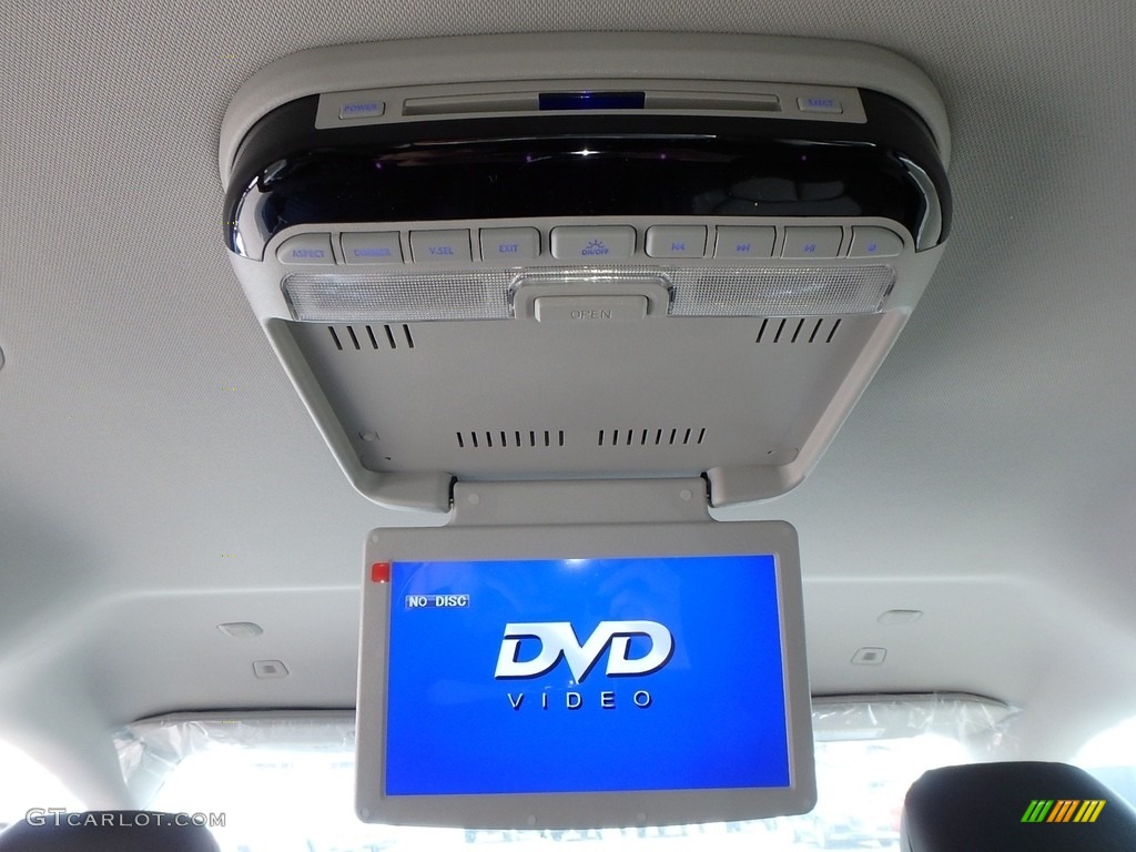 2018 Chrysler Pacifica Touring L Controls Photo #126217117