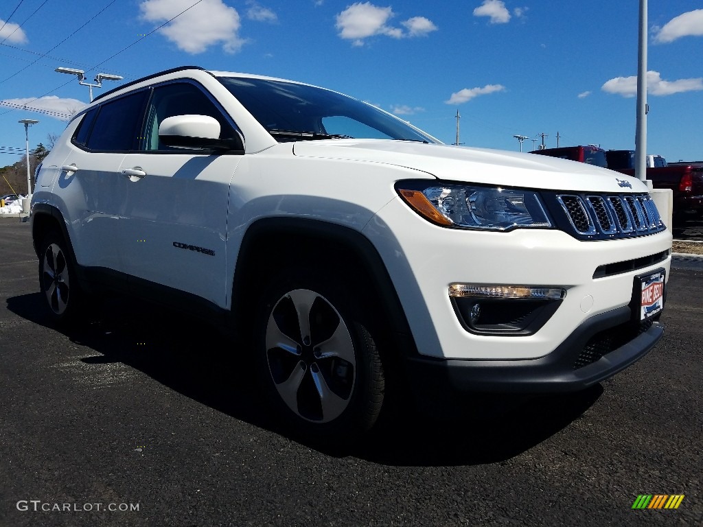 2018 Compass Latitude 4x4 - White / Black photo #1