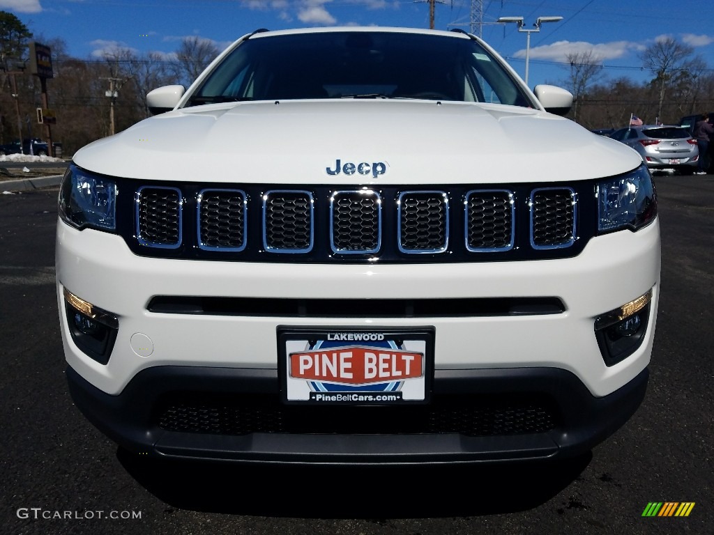 2018 Compass Latitude 4x4 - White / Black photo #2