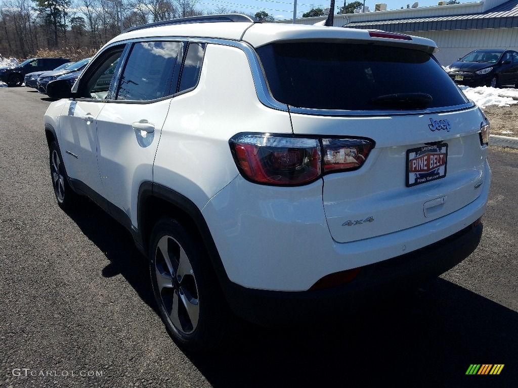 2018 Compass Latitude 4x4 - White / Black photo #4