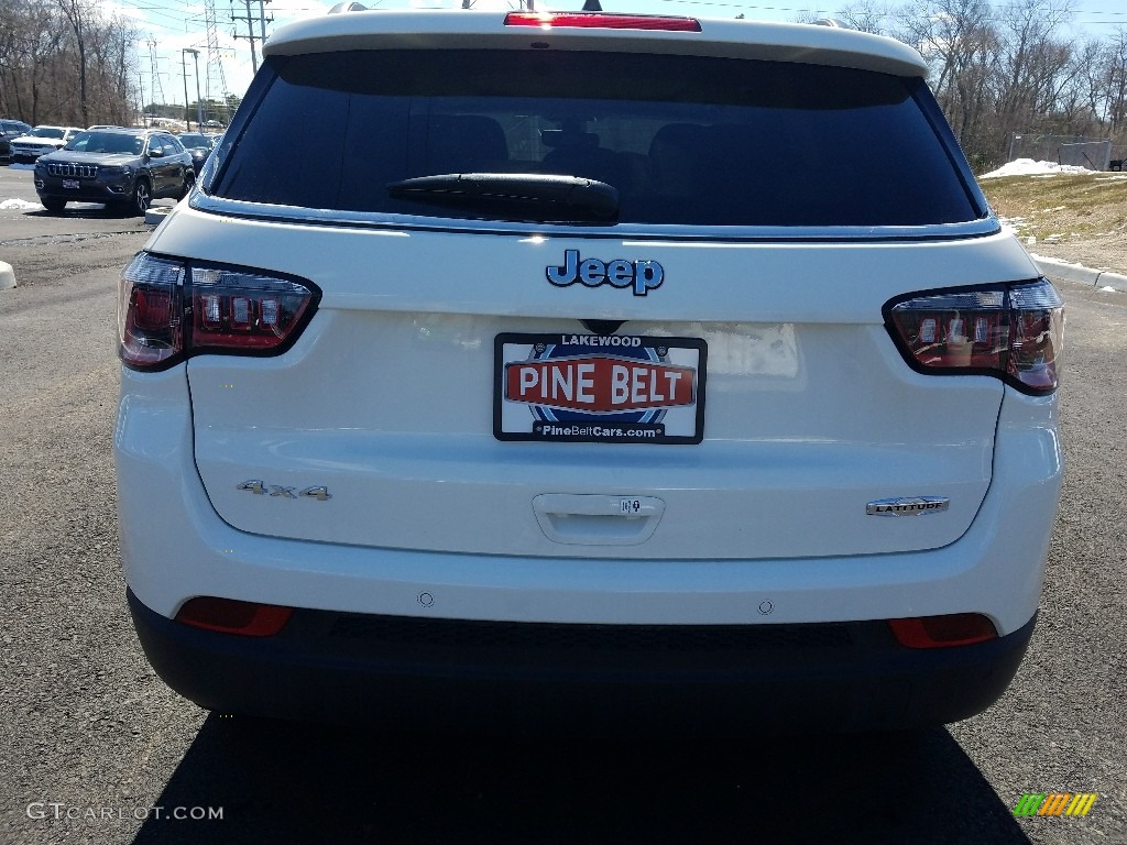 2018 Compass Latitude 4x4 - White / Black photo #5