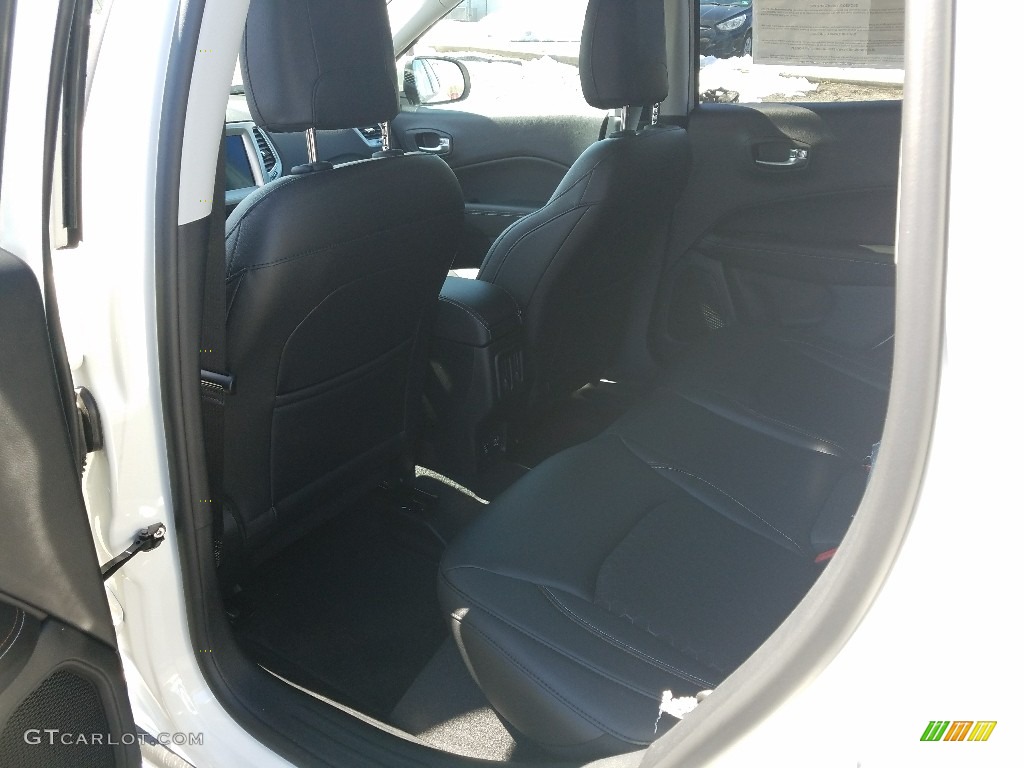 2018 Compass Latitude 4x4 - White / Black photo #8