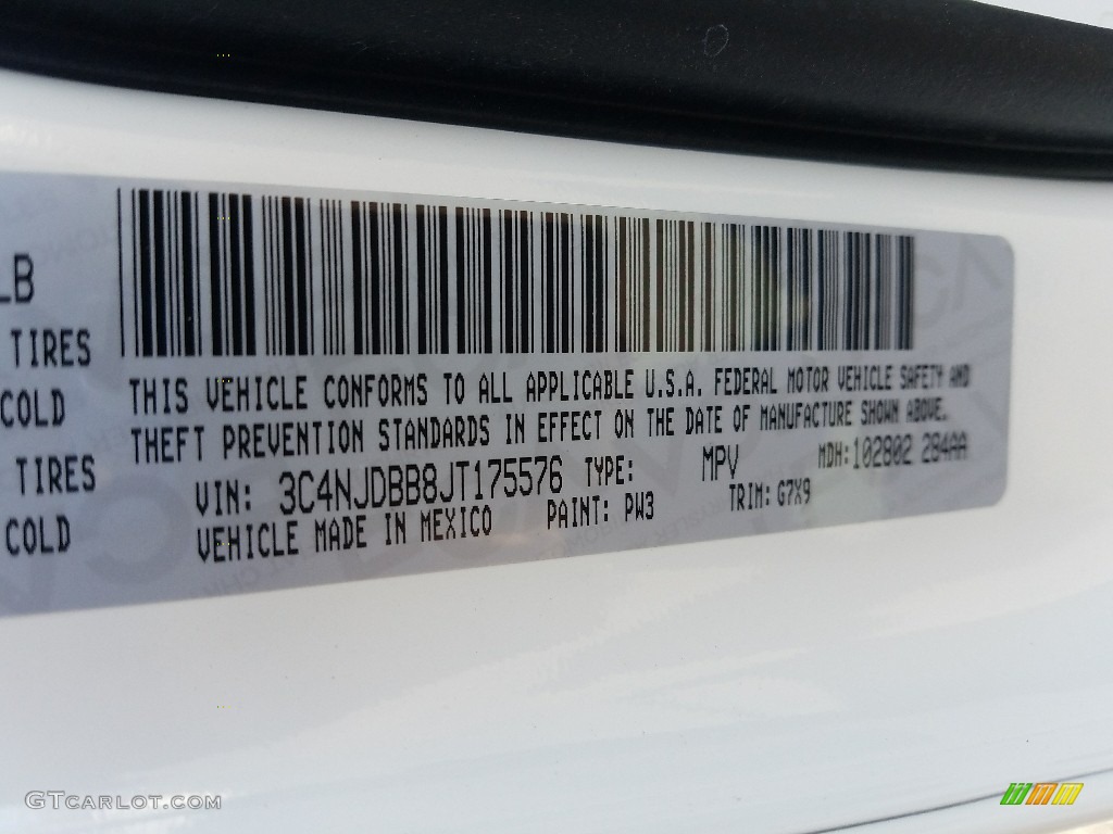 2018 Compass Latitude 4x4 - White / Black photo #9