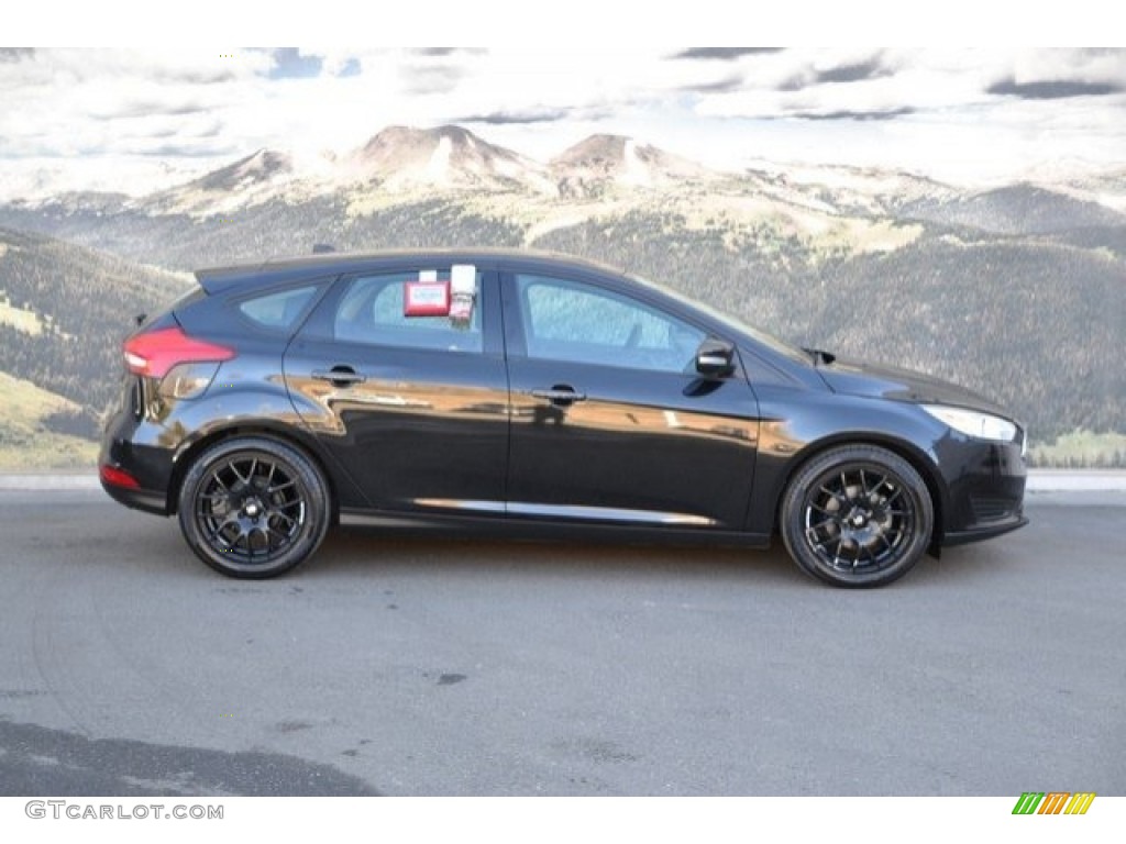 2015 Focus SE Hatchback - Tuxedo Black Metallic / Charcoal Black photo #2