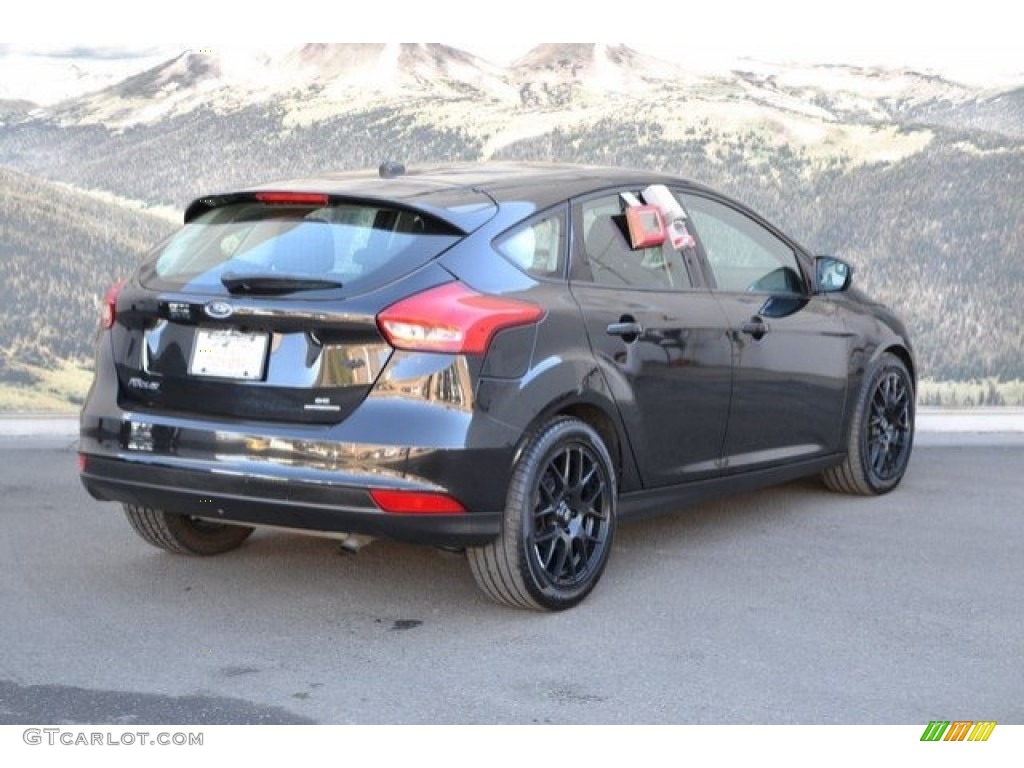 2015 Focus SE Hatchback - Tuxedo Black Metallic / Charcoal Black photo #3