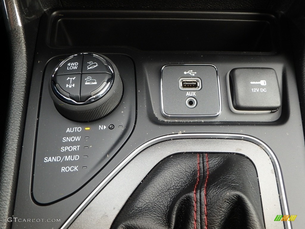 2019 Jeep Cherokee Trailhawk Elite 4x4 Controls Photo #126227119