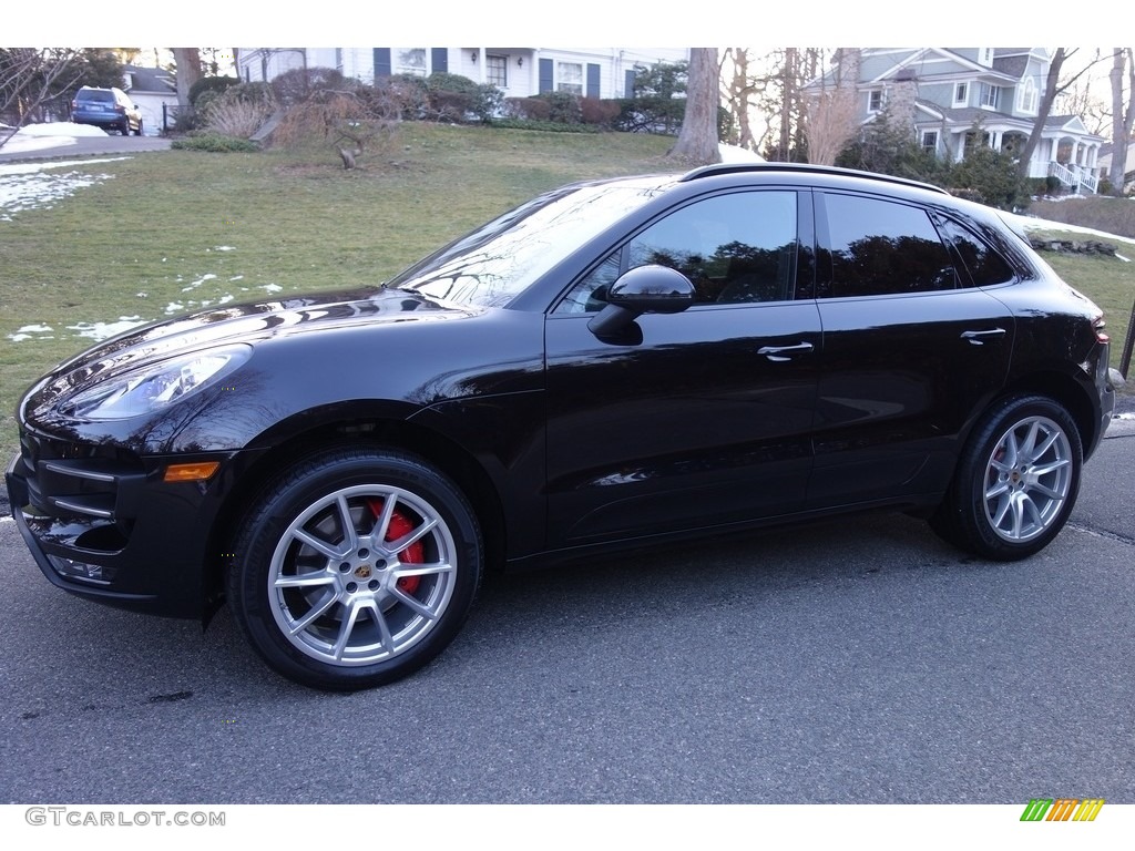 Black Porsche Macan