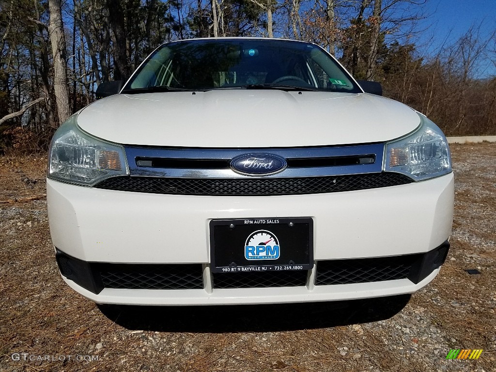2010 Focus SE Sedan - White Suede / Medium Stone photo #2