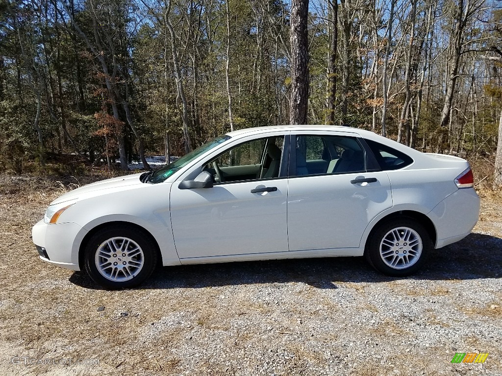 2010 Focus SE Sedan - White Suede / Medium Stone photo #5