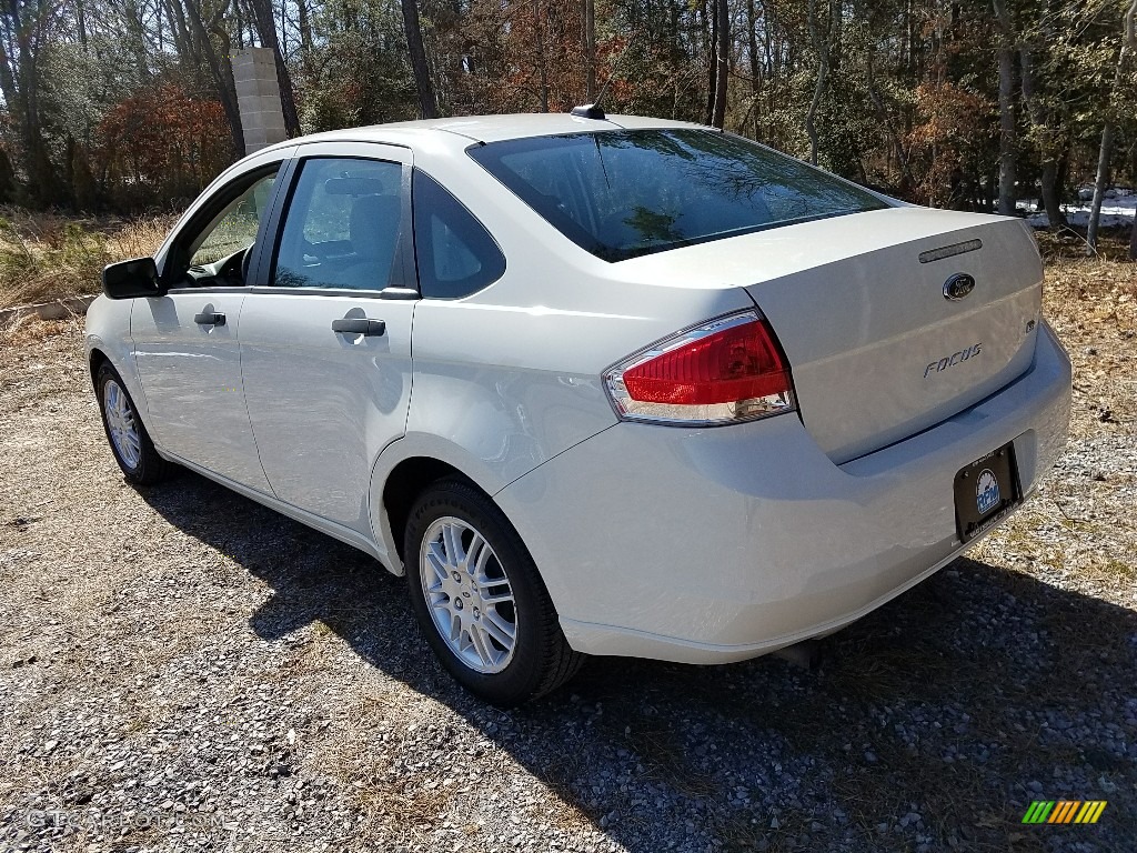 2010 Focus SE Sedan - White Suede / Medium Stone photo #6