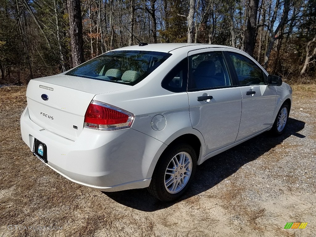 2010 Focus SE Sedan - White Suede / Medium Stone photo #7