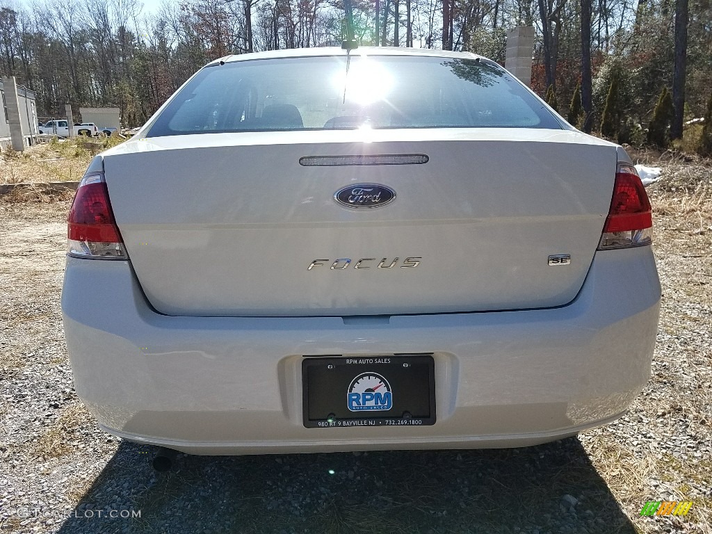 2010 Focus SE Sedan - White Suede / Medium Stone photo #8