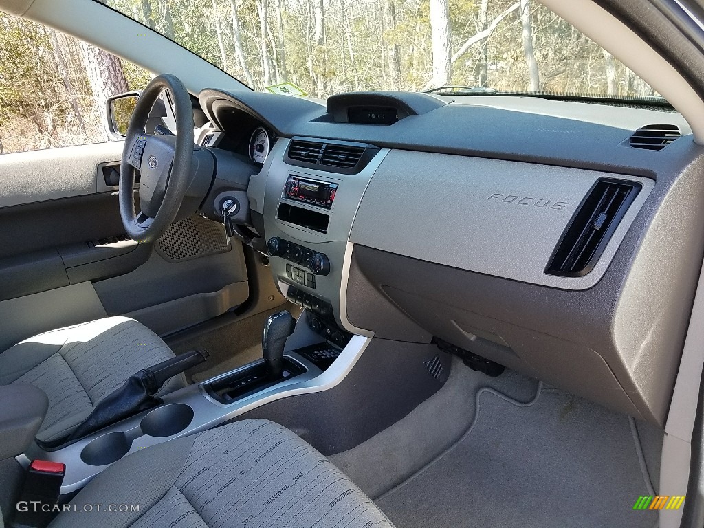 2010 Focus SE Sedan - White Suede / Medium Stone photo #10