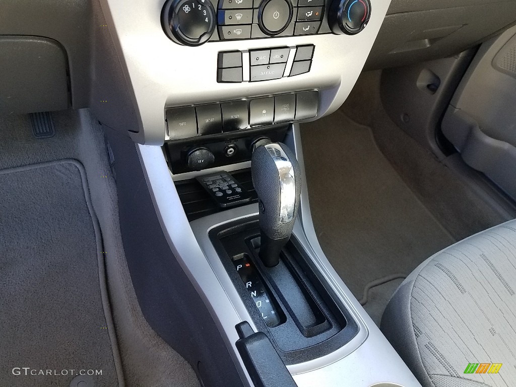 2010 Focus SE Sedan - White Suede / Medium Stone photo #16