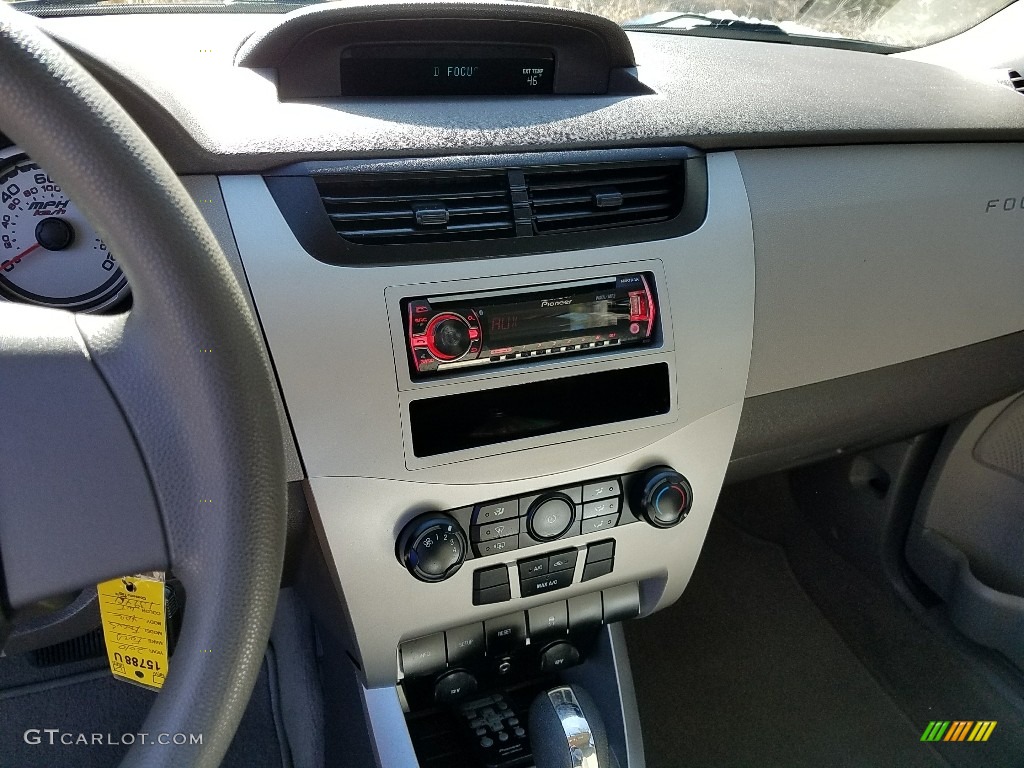 2010 Focus SE Sedan - White Suede / Medium Stone photo #17