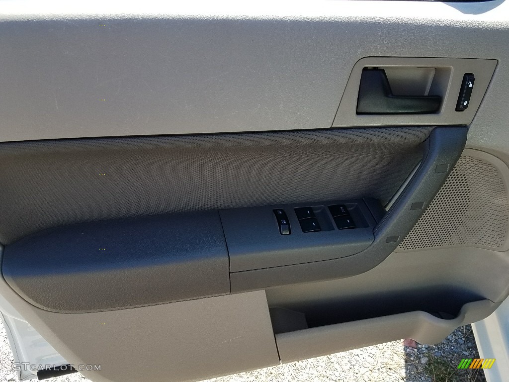 2010 Focus SE Sedan - White Suede / Medium Stone photo #19