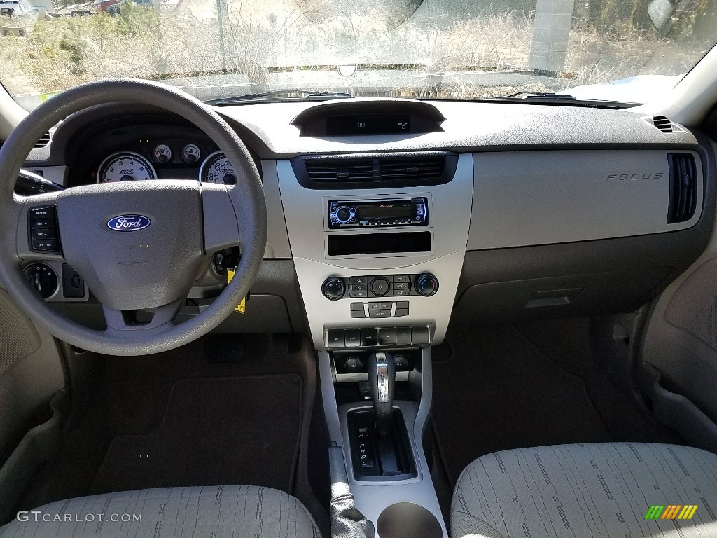 2010 Focus SE Sedan - White Suede / Medium Stone photo #23