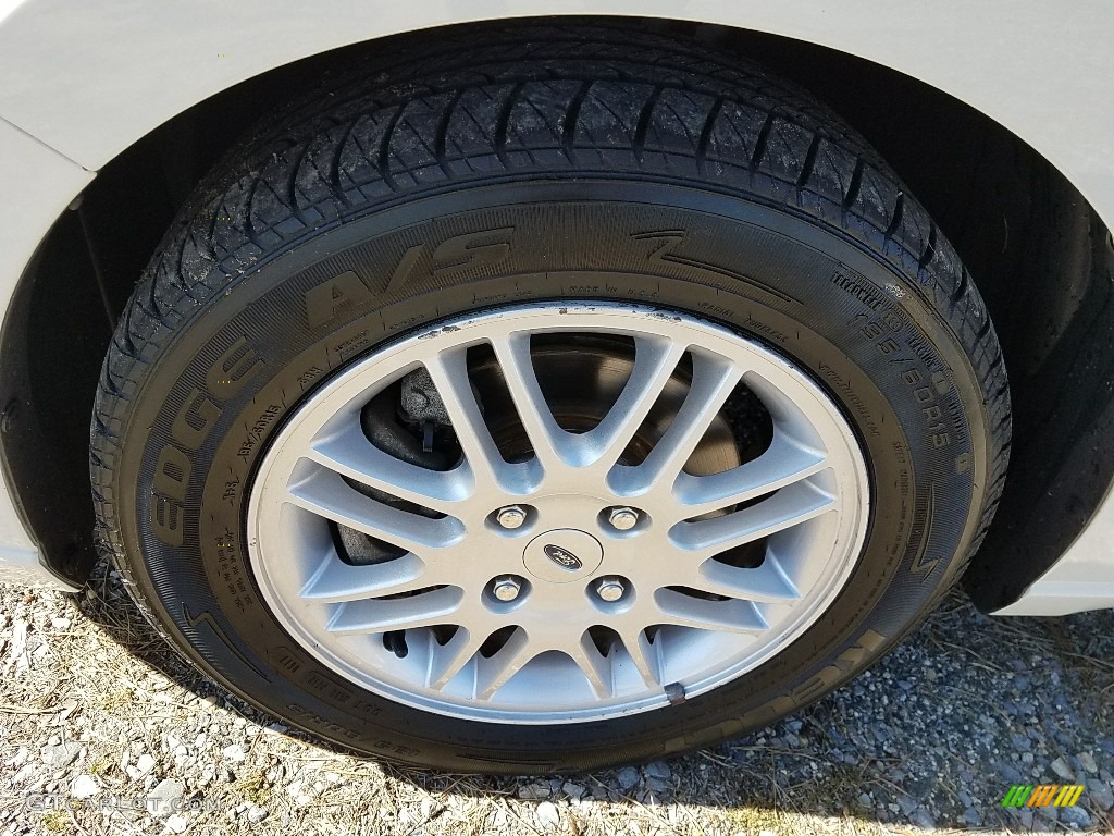 2010 Focus SE Sedan - White Suede / Medium Stone photo #24