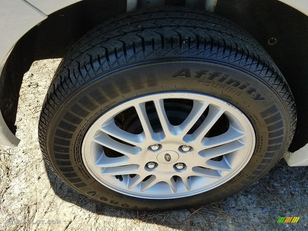 2010 Focus SE Sedan - White Suede / Medium Stone photo #26