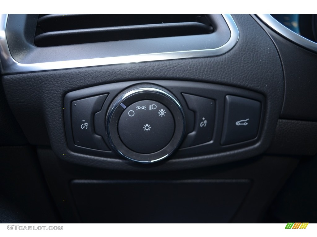 2018 Ford Edge Titanium Controls Photos