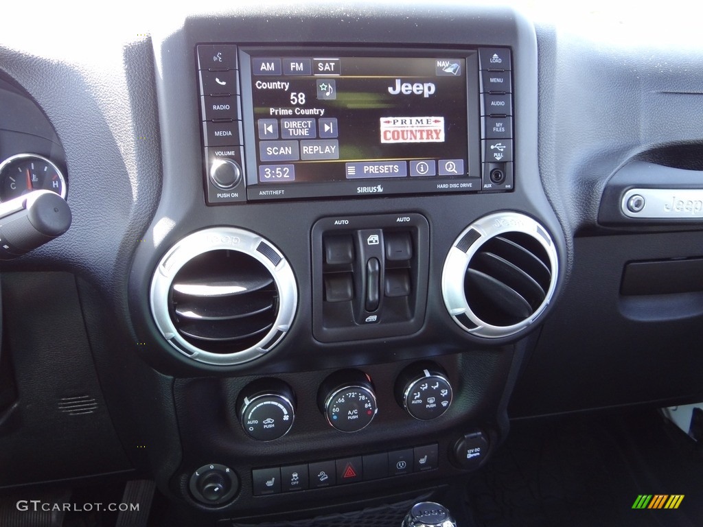 2016 Wrangler Unlimited Rubicon 4x4 - Bright White / Black photo #40