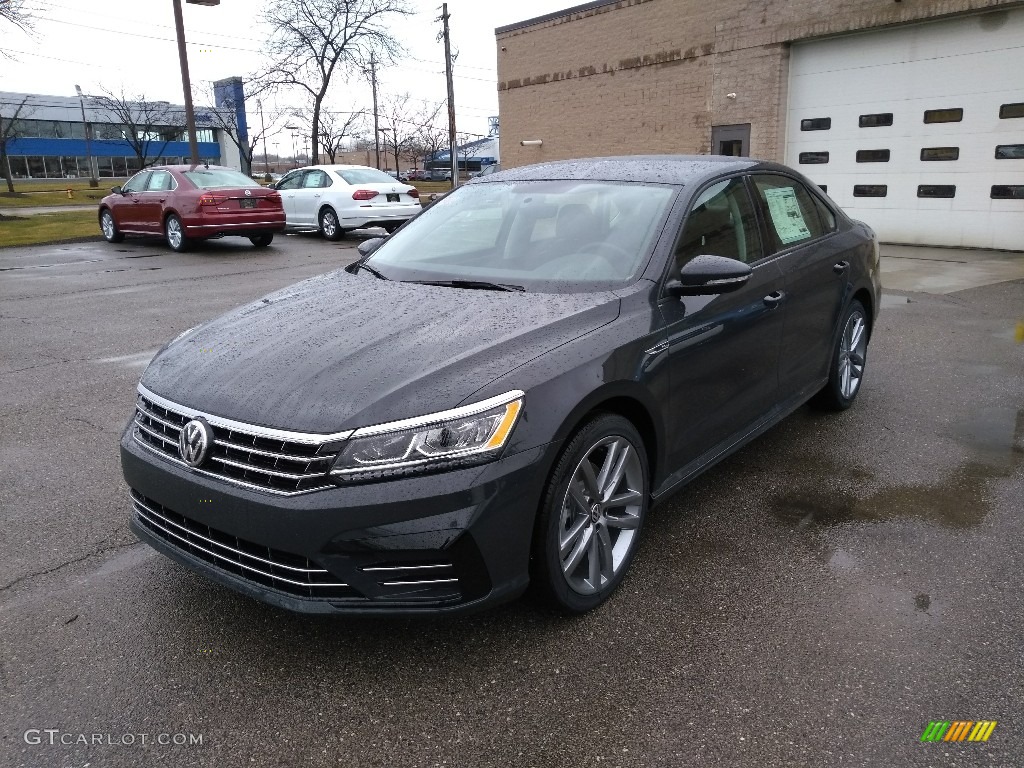 Urano Gray 2018 Volkswagen Passat R-Line Exterior Photo #126253189