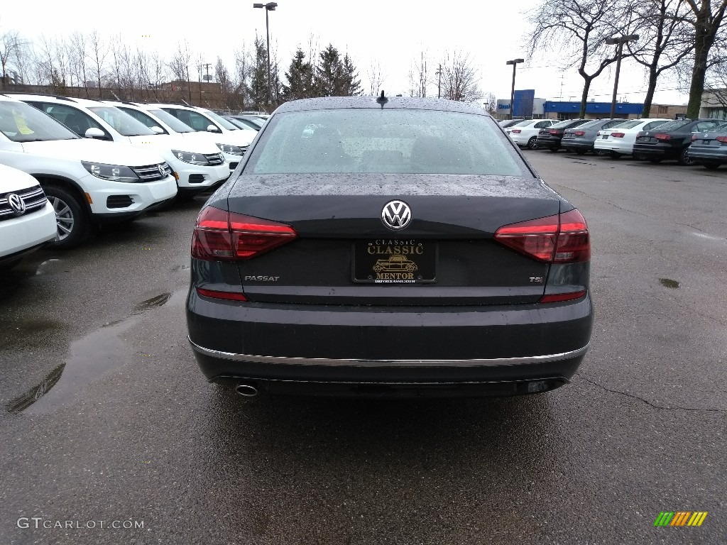 2018 Passat R-Line - Urano Gray / Titan Black photo #5