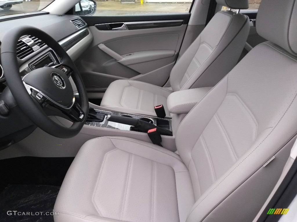 2018 Volkswagen Passat SE Front Seat Photo #126253828