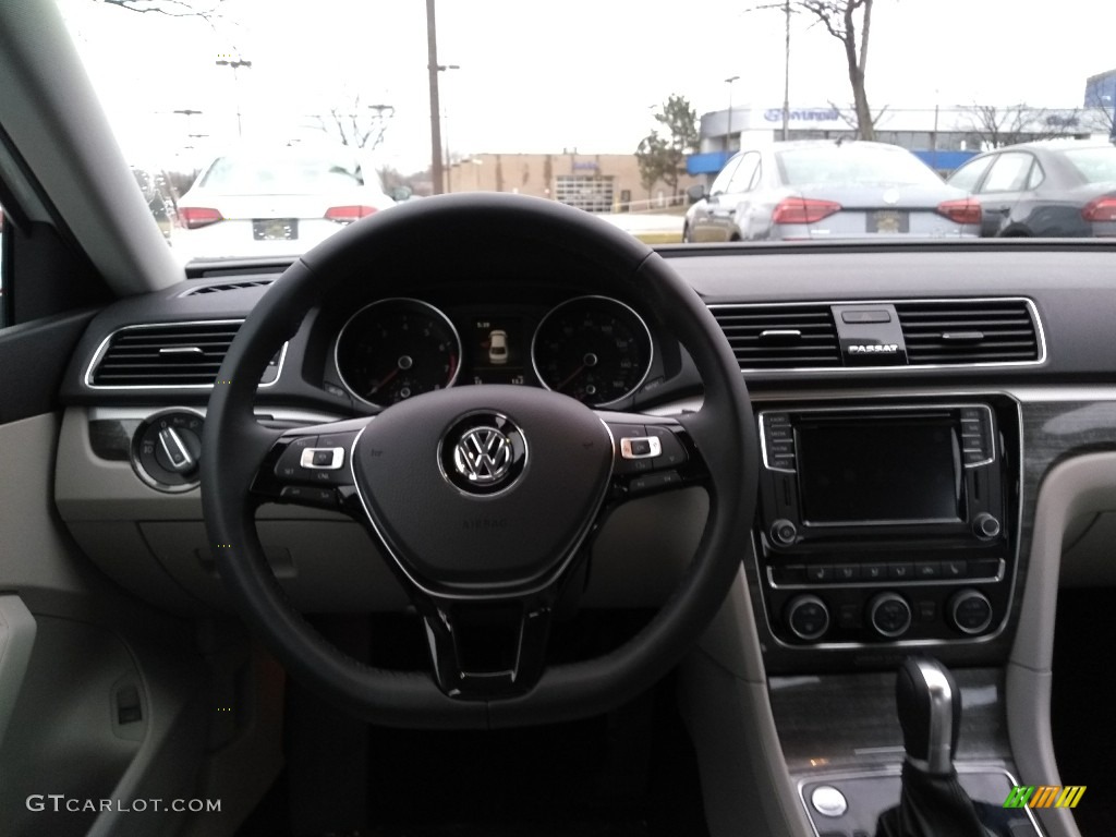 2018 Volkswagen Passat SE Moonrock Gray Dashboard Photo #126253855