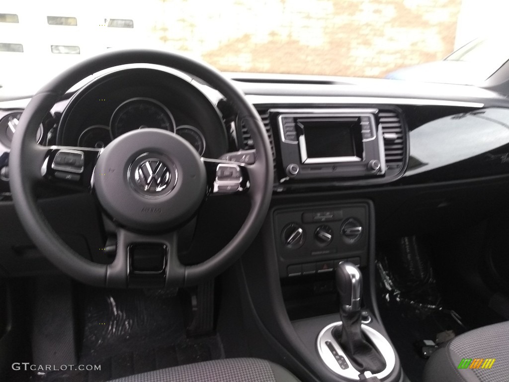 2018 Volkswagen Beetle S Titan Black Dashboard Photo #126254320