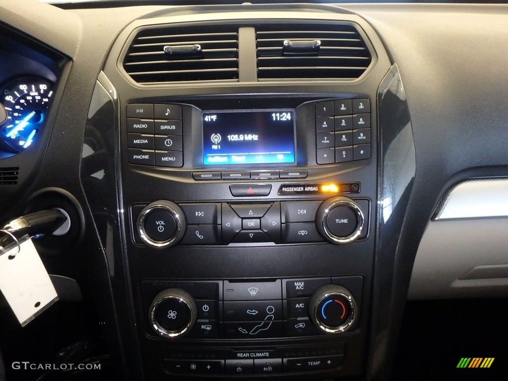 2018 Ford Explorer 4WD Controls Photos