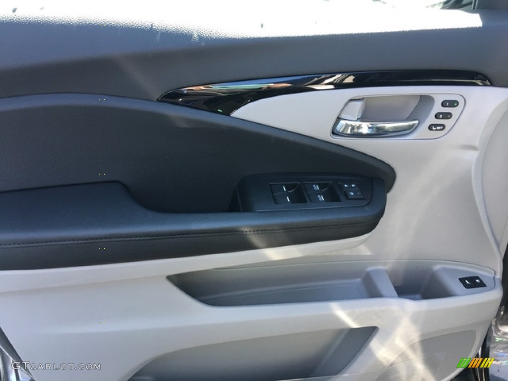 2018 Pilot Touring AWD - Modern Steel Metallic / Gray photo #11