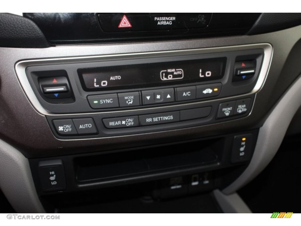 2019 Honda Ridgeline RTL-T AWD Controls Photo #126276010