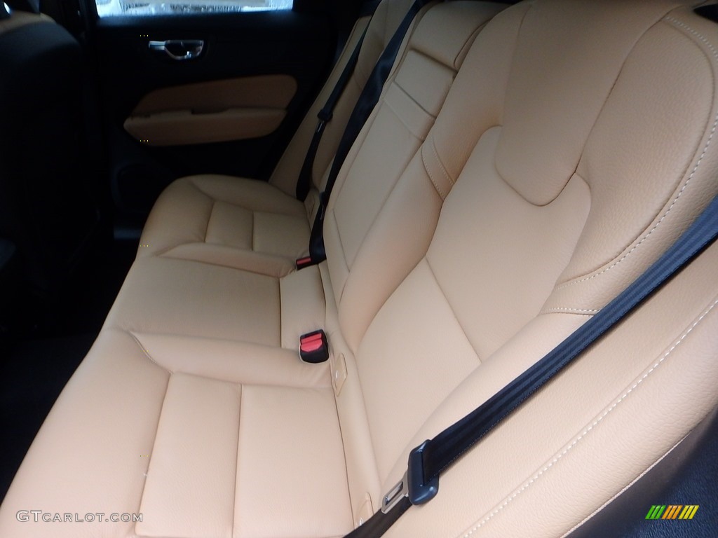 2018 XC60 T5 AWD Momentum - Denim Blue Metallic / Amber photo #8