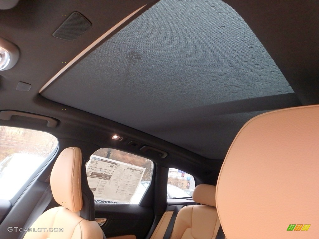 2018 XC60 T5 AWD Momentum - Denim Blue Metallic / Amber photo #12