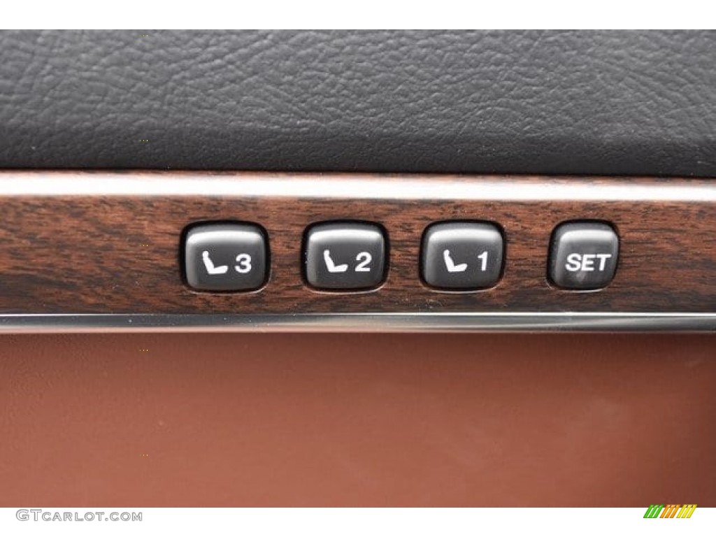2018 Toyota Land Cruiser 4WD Controls Photo #126302235