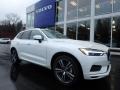 Front 3/4 View of 2018 XC60 T5 AWD Momentum