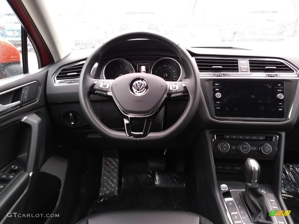2018 Volkswagen Tiguan SE 4MOTION Titan Black Dashboard Photo #126306621