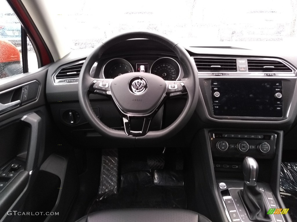 2018 Volkswagen Tiguan SE 4MOTION Dashboard Photos