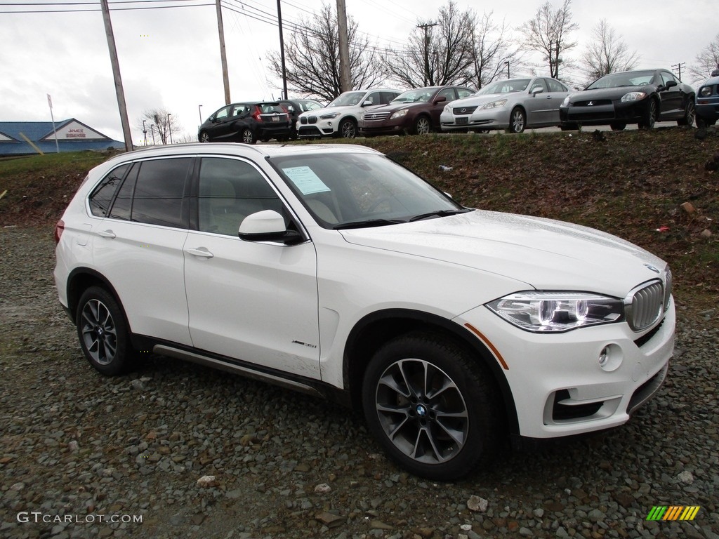 2018 X5 xDrive35i - Alpine White / Canberra Beige/Black photo #1