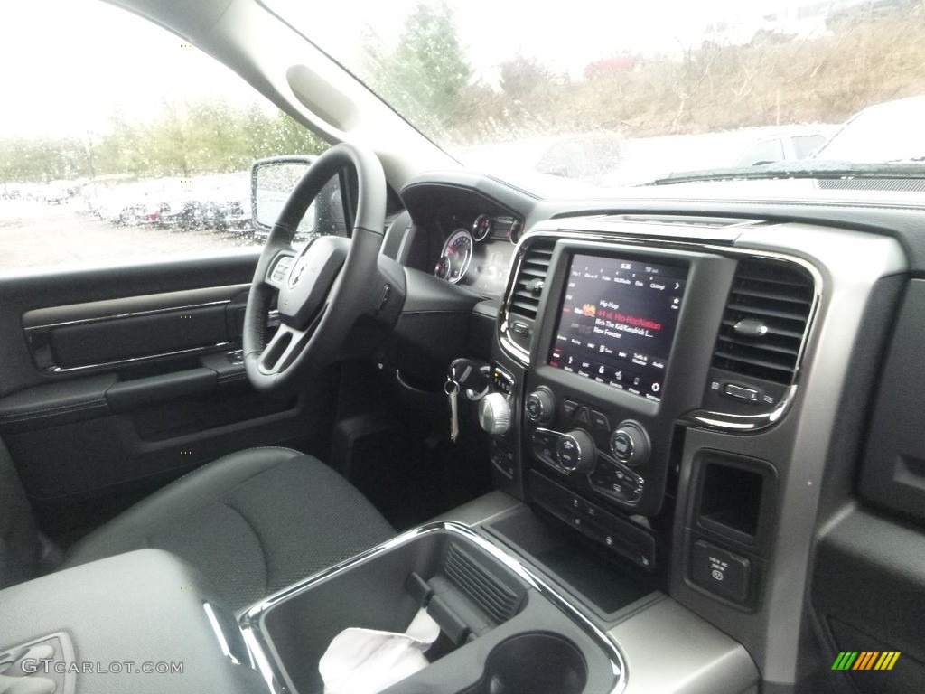 2018 1500 Sport Crew Cab 4x4 - Brilliant Black Crystal Pearl / Black photo #10