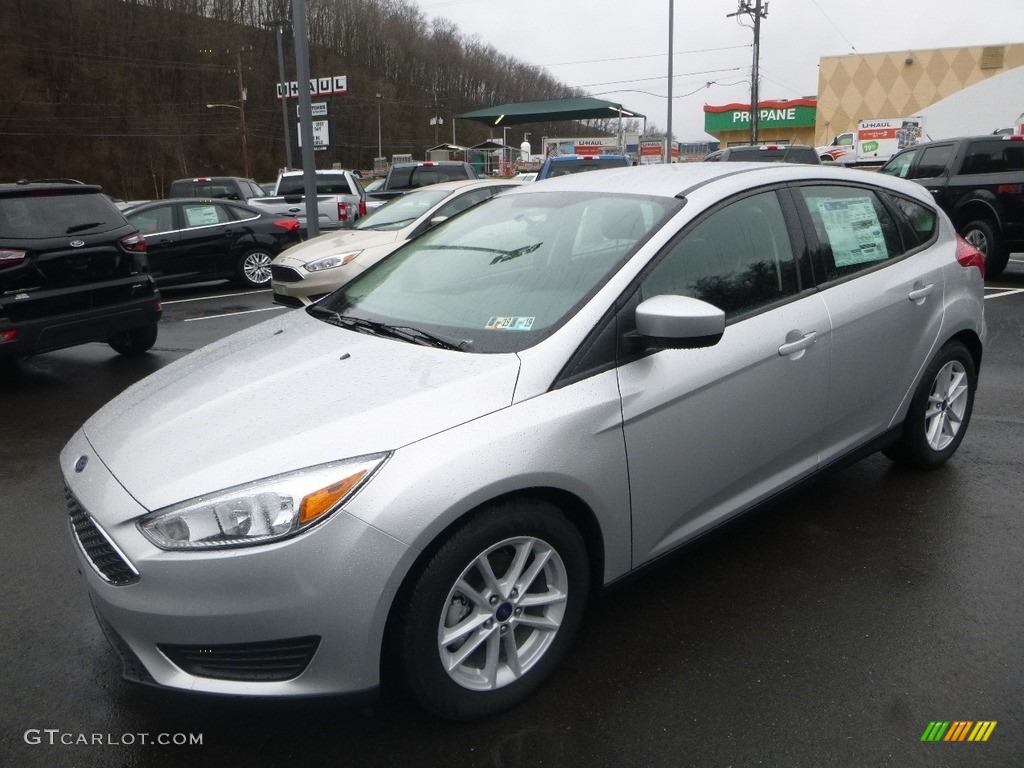 2018 Focus SE Hatch - Ingot Silver / Charcoal Black photo #5